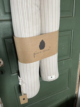 Laden Sie das Bild in den Galerie-Viewer, Pine Cone Copenhagen - Mommy Pillow - Beige Stripe