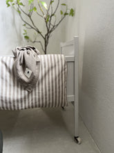 Laden Sie das Bild in den Galerie-Viewer, Pine Cone Copenhagen - Stripe Baby Bedding - Mushroom Stripe