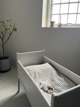 Laden Sie das Bild in den Galerie-Viewer, Pine Cone Copenhagen - Stripe Junior Bedding - Mushroom Stripe