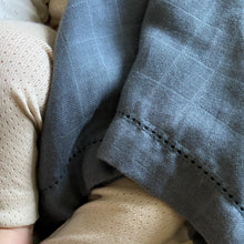 Laden Sie das Bild in den Galerie-Viewer, Pine Cone Copenhagen - Edith - Muslin Cloth 3-pack - Blueberry