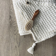 Laden Sie das Bild in den Galerie-Viewer, Pine Cone Copenhagen - Kids Towel - Organic Cotton - Cloud