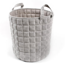 Laden Sie das Bild in den Galerie-Viewer, Pine Cone Copenhagen - Millie Quiltet Basket - Light Grey