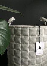 Laden Sie das Bild in den Galerie-Viewer, Pine Cone Copenhagen - Millie Quiltet Basket - Light Grey