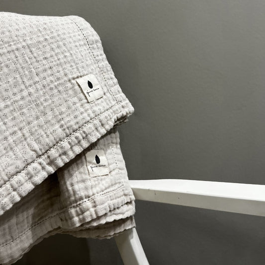 Pine Cone Copenhagen - Björk Swaddle - Natura Dot