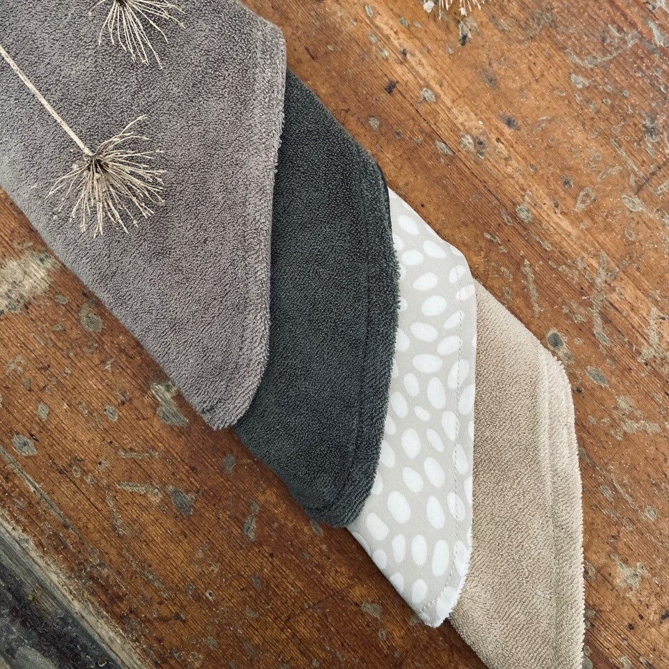 Pine Cone Copenhagen - Lui Bib - Four Leaf Clover