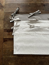 Laden Sie das Bild in den Galerie-Viewer, Pine Cone Copenhagen - Vida - Bed pocket - Natura Dot