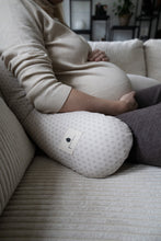 Laden Sie das Bild in den Galerie-Viewer, Pine Cone Copenhagen - Mommy Pillow - Natura Dot