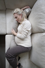 Laden Sie das Bild in den Galerie-Viewer, Pine Cone Copenhagen - Mommy Pillow - Mushroom