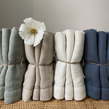 Laden Sie das Bild in den Galerie-Viewer, Pine Cone Copenhagen - Edith - Muslin Cloth 3-pack - Salvie