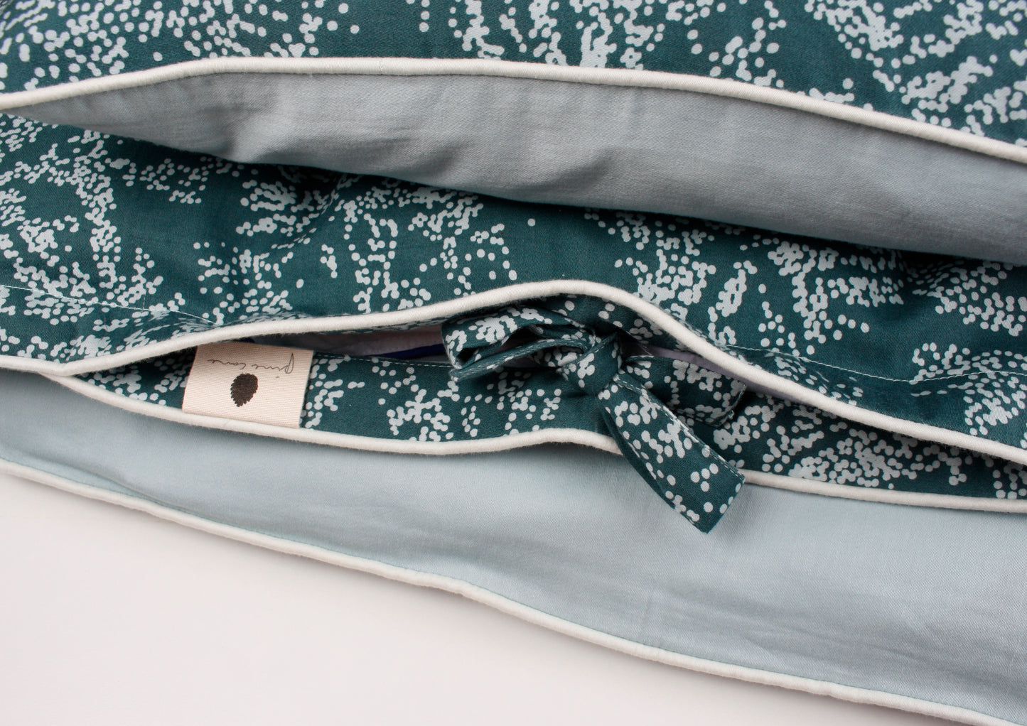 Pine Cone Copenhagen - Baby Bedding - Champagne Ocean